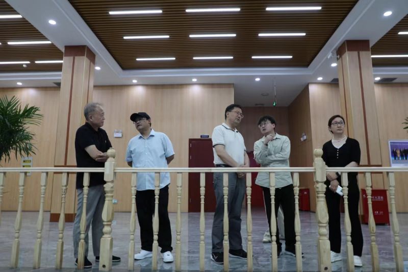 工信部產(chǎn)業(yè)政策與法規(guī)司原巡視員、先進制造商學(xué)院總裁四班班主任辛仁周一行到順成集團走訪
